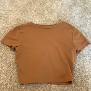 Women’s cropped tshirt.